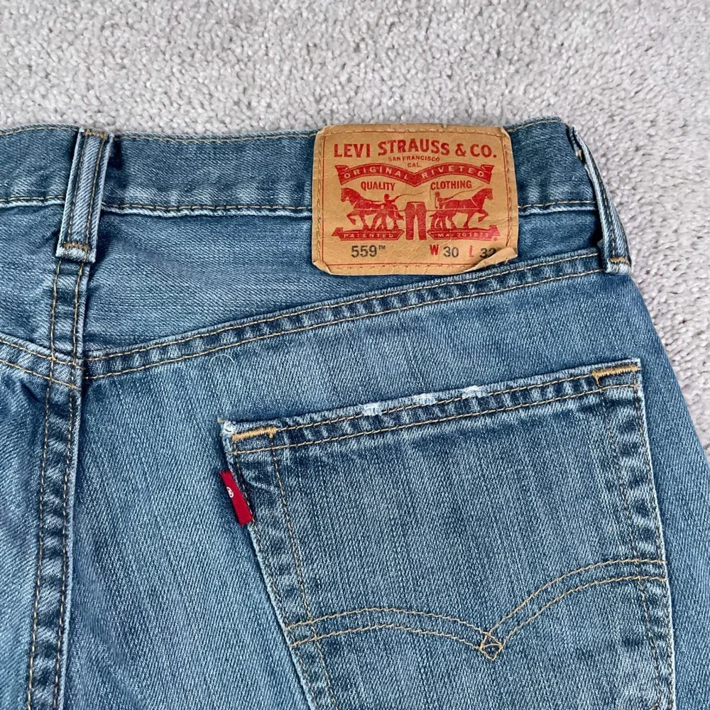 Levi Jeans Mens 30x32 Blue 559 Relaxed Straight Medium Wash Cotton Denim Classic